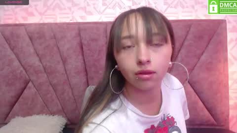Snapshot of samara_purple chatting on January 12, 2025, 12:01 pm Dafne online show from January 12, 2025, 12:01 pm