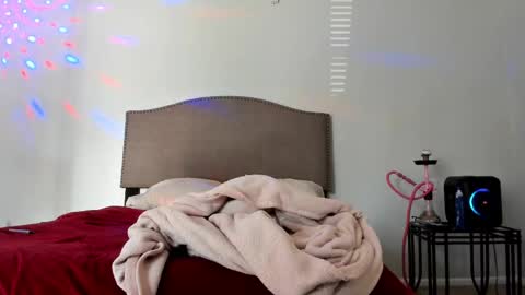 Yaya online show from September 9, 2025, 2:27 pm