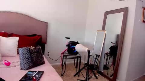 Yaya online show from October 30, 2025, 5:02 pm