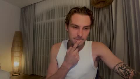 Snapshot of samblitzy chatting on July 12, 2026, 9:50 pm samblitzy online show from July 12, 2026, 9:50 pm