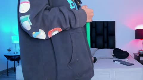 Snapshot of sander_mila chatting on January 25, 2025, 2:26 am MilaSander online show from January 25, 2025, 2:26 am