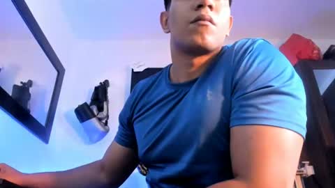 sandrolatino online show from June 25, 2026, 2:44 am