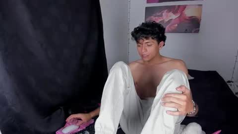 sandy_straw online show from February 17, 2026, 9:43 pm