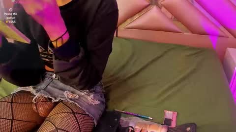 Sandy Houston  online show from February 13, 2026, 10:06 pm