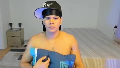 Snapshot of sant_wahlberg chatting on May 15, 2026, 11:56 pm Sant online show from May 15, 2026, 11:56 pm