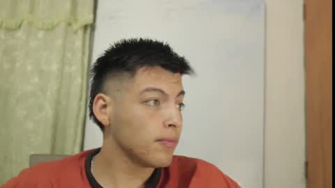 Snapshot of santi_henao chatting on December 3, 2024, 5:53 am Santiago Henao online show from December 3, 2024, 5:53 am