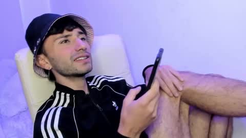 Snapshot of santi_mateo chatting on January 12, 2025, 4:08 pm Santi online show from January 12, 2025, 4:08 pm