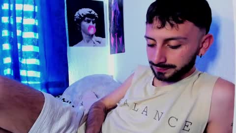 Snapshot of santi_mateo chatting on May 25, 2026, 9:21 pm Santi online show from May 25, 2026, 9:21 pm