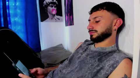 Snapshot of santi_mateo chatting on May 27, 2026, 7:11 pm Santi online show from May 27, 2026, 7:11 pm