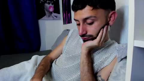 Snapshot of santi_mateo chatting on May 31, 2026, 12:52 am Santi online show from May 31, 2026, 12:52 am