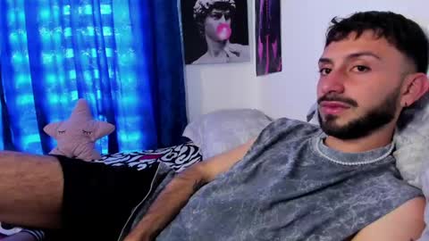 Snapshot of santi_mateo chatting on May 31, 2026, 7:04 pm Santi online show from May 31, 2026, 7:04 pm