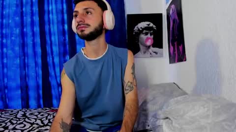 Snapshot of santi_mateo chatting on June 4, 2026, 7:53 pm Santi online show from June 4, 2026, 7:53 pm
