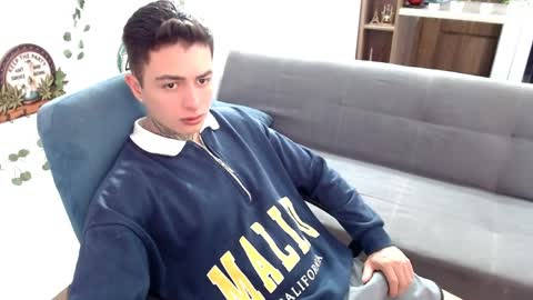 Snapshot of santi_ss chatting on April 4, 2026, 2:36 pm santi_ss online show from April 4, 2026, 2:36 pm