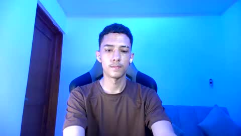 santi_twink19 online show from February 1, 2025, 12:07 am