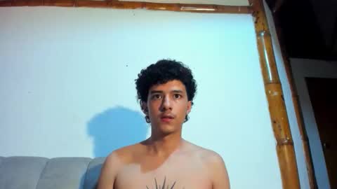 santi_twink19 online show from May 28, 2026, 8:11 am