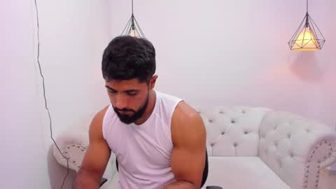 Snapshot of santiago_huntt chatting on December 3, 2024, 5:01 pm santiago_huntt online show from December 3, 2024, 5:01 pm