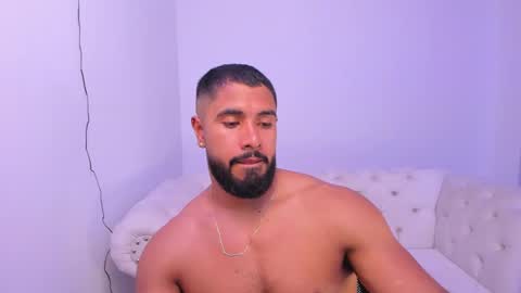 Snapshot of santiago_huntt chatting on January 15, 2025, 12:41 am santiago_huntt online show from January 15, 2025, 12:41 am