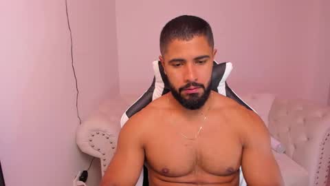 Snapshot of santiago_huntt chatting on February 1, 2025, 12:47 pm santiago_huntt online show from February 1, 2025, 12:47 pm