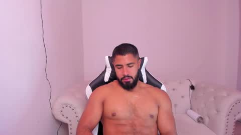 Snapshot of santiago_huntt chatting on February 15, 2025, 12:33 pm santiago_huntt online show from February 15, 2025, 12:33 pm
