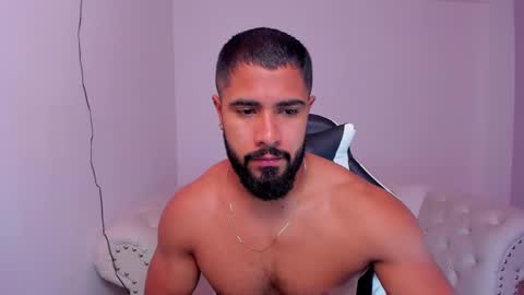 Snapshot of santiago_huntt chatting on February 17, 2025, 12:27 pm santiago_huntt online show from February 17, 2025, 12:27 pm
