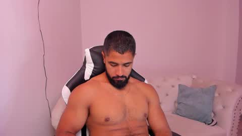 Snapshot of santiago_huntt chatting on February 18, 2025, 12:39 pm santiago_huntt online show from February 18, 2025, 12:39 pm