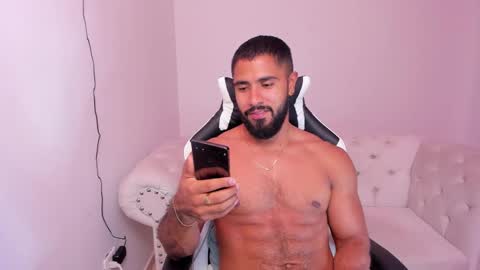 Snapshot of santiago_huntt chatting on February 20, 2025, 8:47 pm santiago_huntt online show from February 20, 2025, 8:47 pm