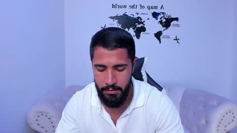 Snapshot of santiago_huntt chatting on October 4, 2025, 2:20 am santiago_huntt online show from October 4, 2025, 2:20 am