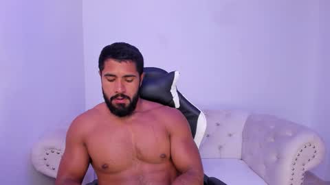 Snapshot of santiago_huntt chatting on October 14, 2025, 2:40 pm santiago_huntt online show from October 14, 2025, 2:40 pm