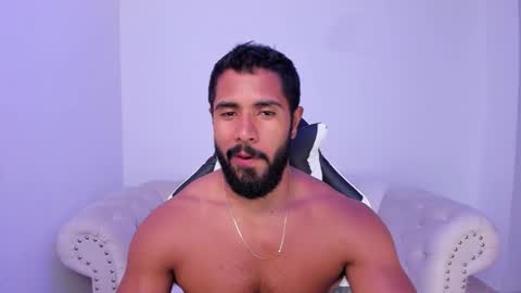 Snapshot of santiago_huntt chatting on October 17, 2025, 10:45 pm santiago_huntt online show from October 17, 2025, 10:45 pm