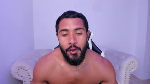 Snapshot of santiago_huntt chatting on October 18, 2025, 1:45 pm santiago_huntt online show from October 18, 2025, 1:45 pm
