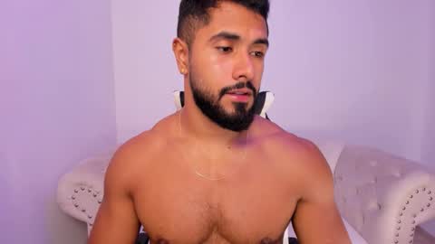 santiago_huntt online show from March 5, 2026, 9:11 pm
