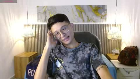 santiago_russo18 online show from February 4, 2026, 12:33 pm