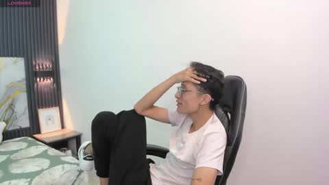 santiago_russo18 online show from February 16, 2026, 8:27 pm