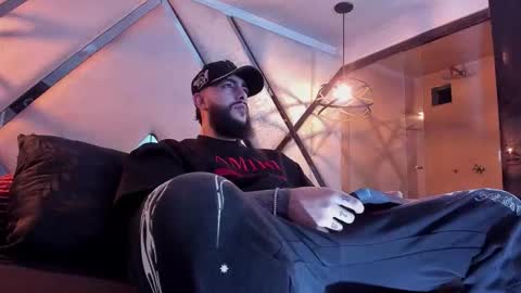 Snapshot of santiagohincapiie chatting on March 1, 2026, 4:14 am Santiago Hincapiie online show from March 1, 2026, 4:14 am