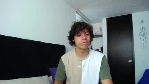 Snapshot of santii_rose chatting on December 16, 2024, 5:11 pm Santii online show from December 16, 2024, 5:11 pm