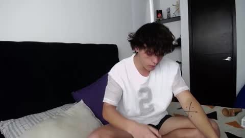 Snapshot of santii_rose chatting on January 17, 2025, 7:49 pm Santii online show from January 17, 2025, 7:49 pm