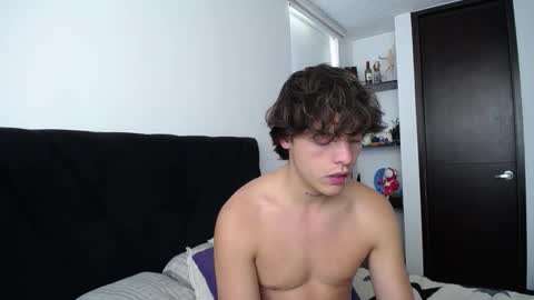 Snapshot of santii_rose chatting on February 7, 2025, 4:56 pm Santii online show from February 7, 2025, 4:56 pm