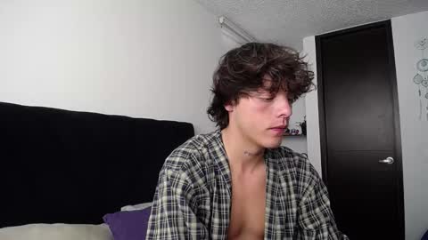 Snapshot of santii_rose chatting on February 27, 2025, 6:53 pm Santii online show from February 27, 2025, 6:53 pm