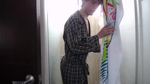 Snapshot of santii_rose chatting on March 6, 2025, 12:52 pm Santii online show from March 6, 2025, 12:52 pm