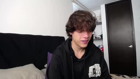 Snapshot of santii_rose chatting on March 8, 2025, 1:25 pm Santii online show from March 8, 2025, 1:25 pm