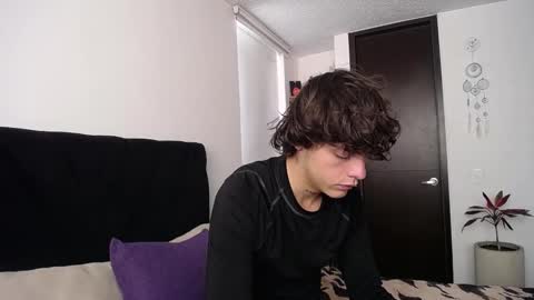 Snapshot of santii_rose chatting on March 11, 2025, 1:01 pm Santii online show from March 11, 2025, 1:01 pm