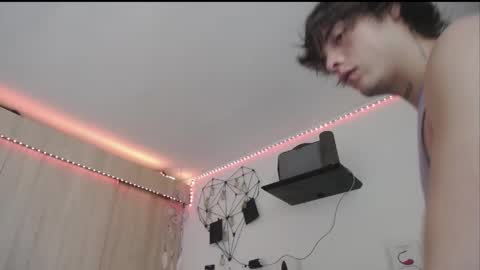 Santii online show from April 9, 2026, 4:23 pm