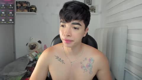 Snapshot of santy7u7 chatting on April 8, 2026, 1:44 pm Mr. Santiago online show from April 8, 2026, 1:44 pm