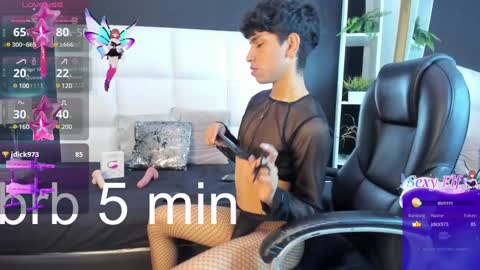 Snapshot of santy_carrington chatting on December 13, 2024, 3:27 am Santiago Carrington online show from December 13, 2024, 3:27 am