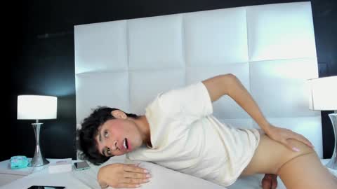 Snapshot of santy_carrington chatting on December 20, 2024, 11:47 pm Santiago Carrington online show from December 20, 2024, 11:47 pm