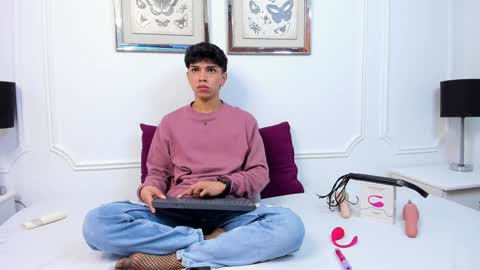 Snapshot of santy_carrington chatting on December 31, 2024, 12:57 pm Santiago Carrington online show from December 31, 2024, 12:57 pm