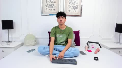 Snapshot of santy_carrington chatting on January 3, 2025, 8:11 pm Santiago Carrington online show from January 3, 2025, 8:11 pm