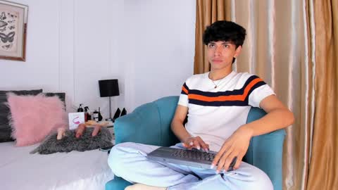 Snapshot of santy_carrington chatting on February 3, 2025, 11:05 pm Santiago Carrington online show from February 3, 2025, 11:05 pm