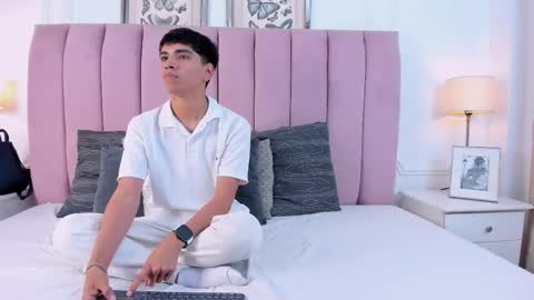 Santiago Carrington online show from March 13, 2026, 9:10 pm