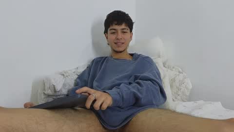 Snapshot of santybig18 chatting on December 17, 2024, 6:45 am santybig18 online show from December 17, 2024, 6:45 am